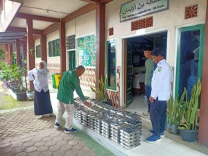 Proses Penyaluran MBG di Salah Satu Sekolah di Kecamatan Kabat